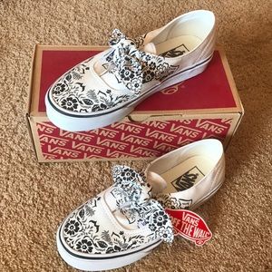 Authentic Knotted Vans